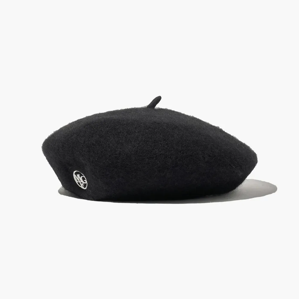 MARITHÉ+FRANÇOIS GIRBAUD金屬銀圓標LOGO羊毛貝雷帽，1690元。品牌提供