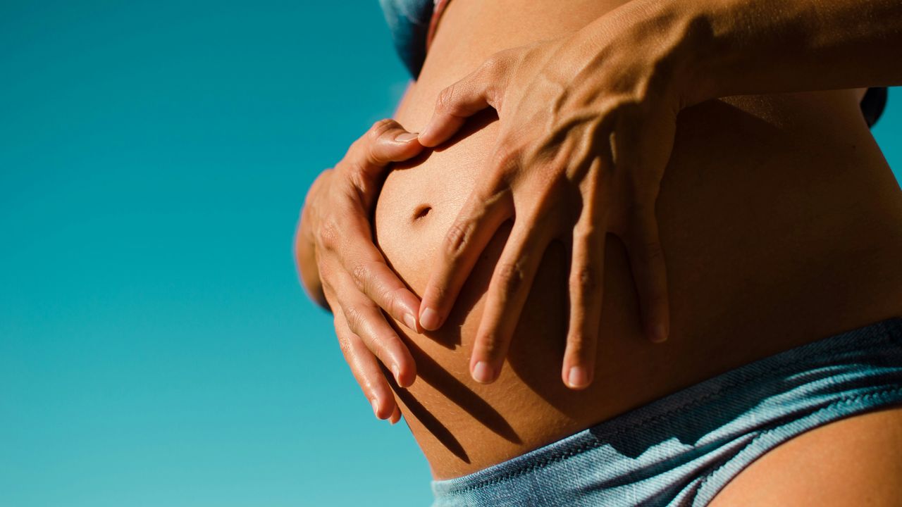 支持代孕但台灣不行 廣告小妹說原因「這票人腦子有洞」