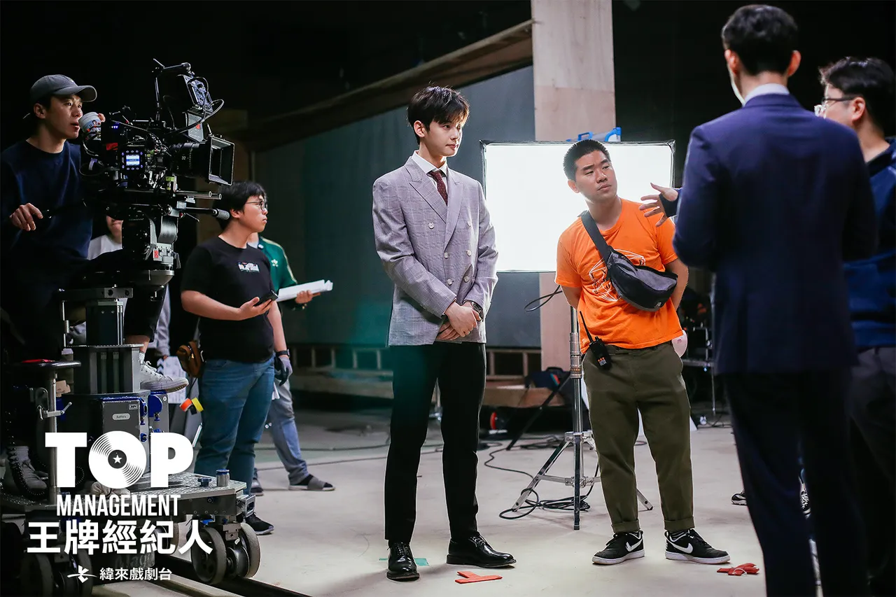 車銀優在劇中從偶像跨足戲劇，但戲裡的他卻因為天使笑容無法耍狠。緯來戲劇提供