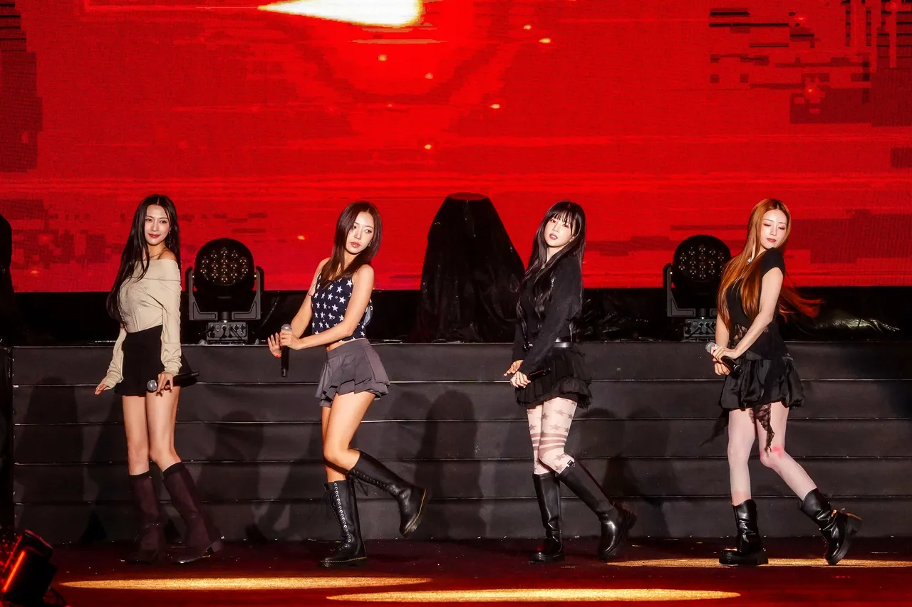 韩国女团Apink担任跨年前压轴登场。TVBS提供