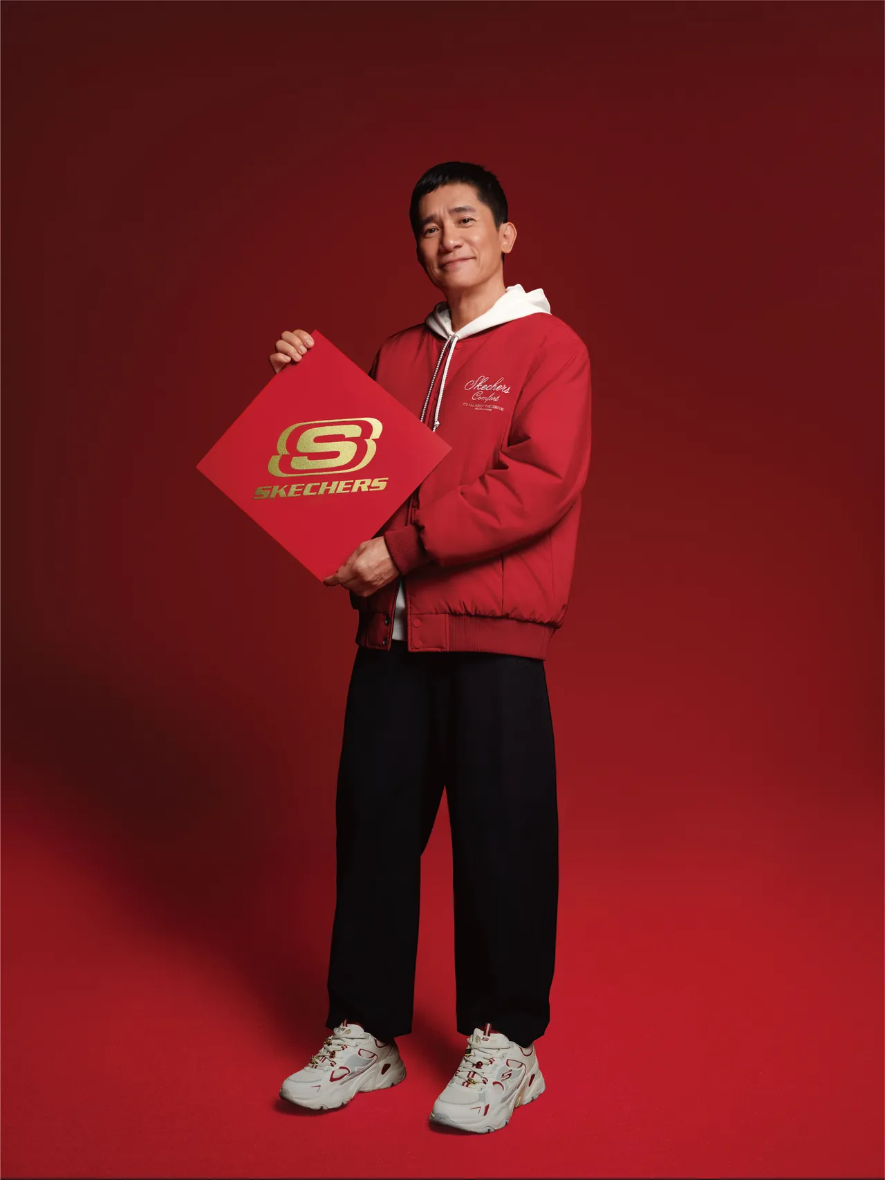 梁朝偉腳上的D'LITES 5.0綴以新年元素的精緻串珠。品牌提供