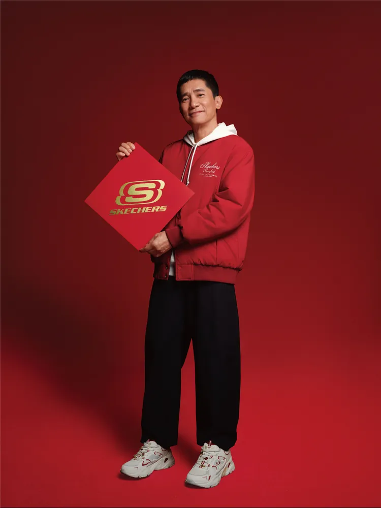 梁朝偉腳上的D'LITES 5.0綴以新年元素的精緻串珠。品牌提供