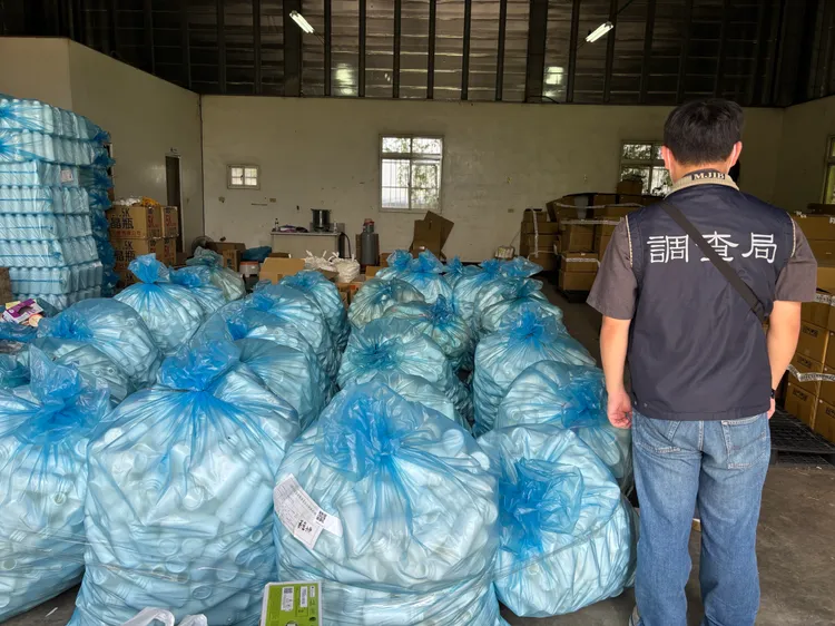 檢調去年查獲約6公噸成品，還有可以製作8公噸偽藥的800公斤原料。檢方提供