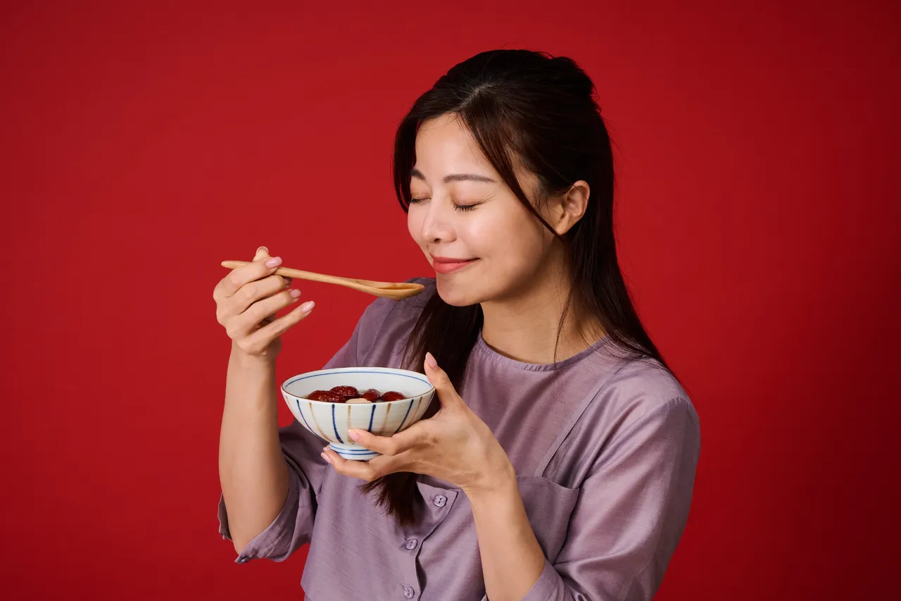 加了鮮味職人的湯頭清甜不膩，喝進嘴裡暖在心裡，是最適合年節團圓共享的一鍋好湯。