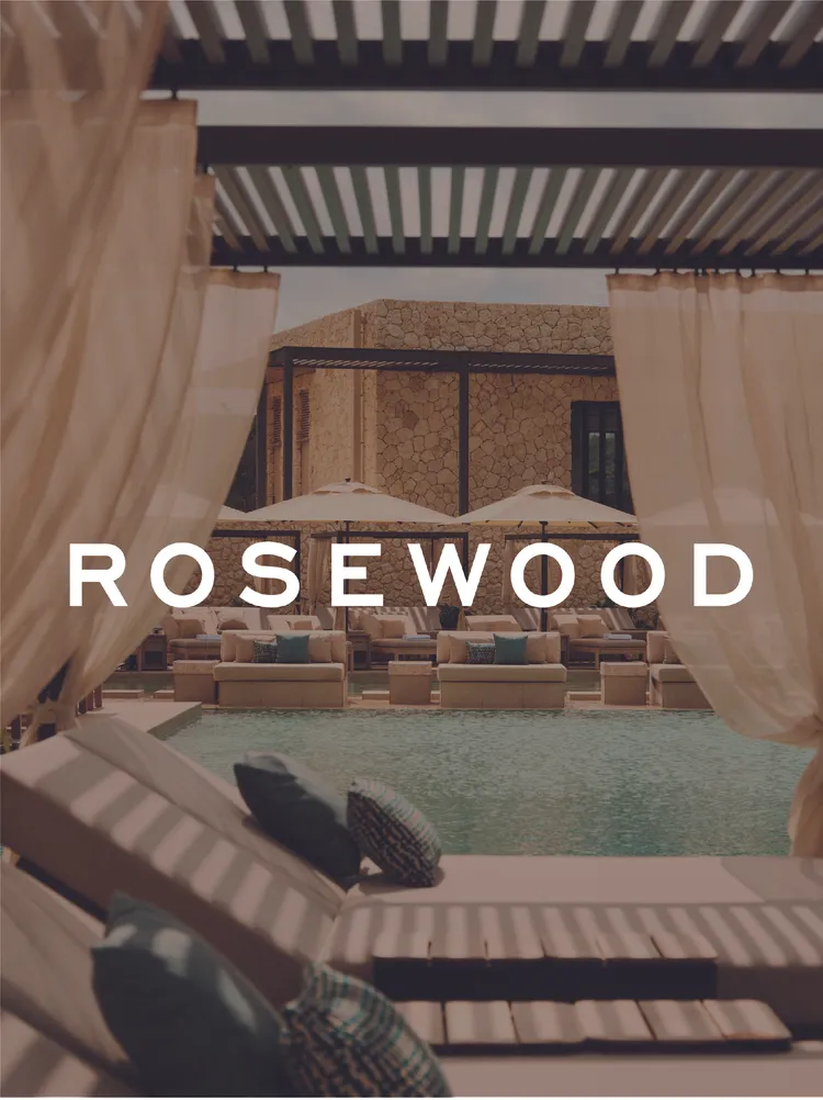 宮古島指定日期四天三夜機+酒雙人旅遊套組，價值300,000元，宮古島瑰麗酒店雙人住宿券(含早餐)+星宇航空雙人來回經濟艙機票(台北-宮古島航線)。*獎品價值及稅金依中獎憑證說明為準