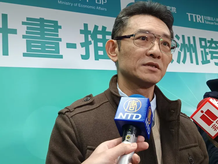 經濟部產業技術司於今(7)日召開「經濟部 A+計畫–推動歐洲跨國研發合作成果」記者會，產業技術司長郭肇中表示台商赴歐投資快速成長，2023年投資金額達49億美元，較2022年成長近十倍。許麗珍攝