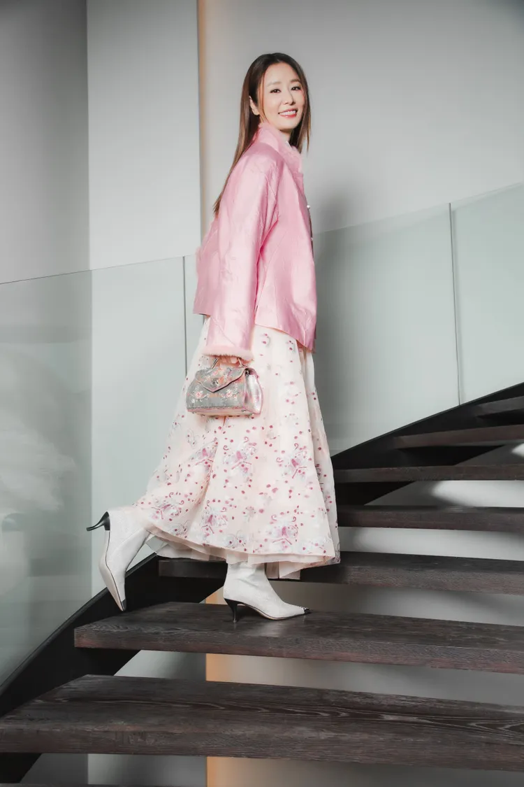 林心如演繹夏姿2026新年限定造型。品牌提供