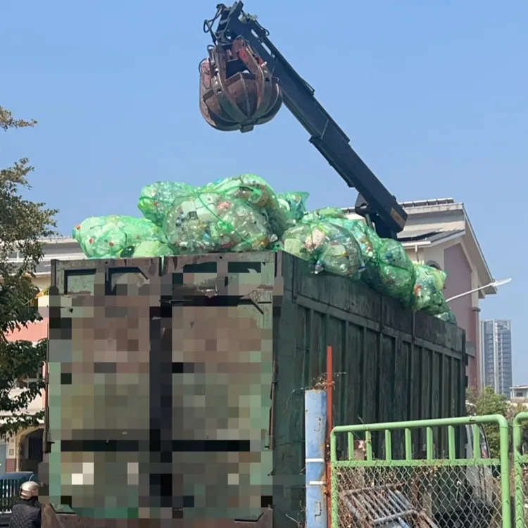 大貨車高約4.8公尺。翻攝畫面