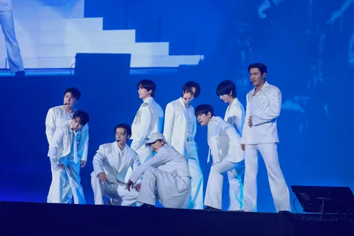 SJ高雄巨蛋嗨喊「我們回家了」！始源Pay霸氣結帳台粉國際運費