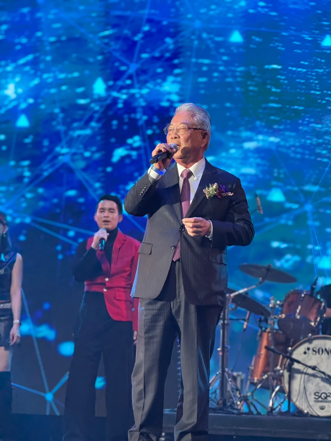 金寶集團總裁許勝雄獻唱金曲。呂承哲攝