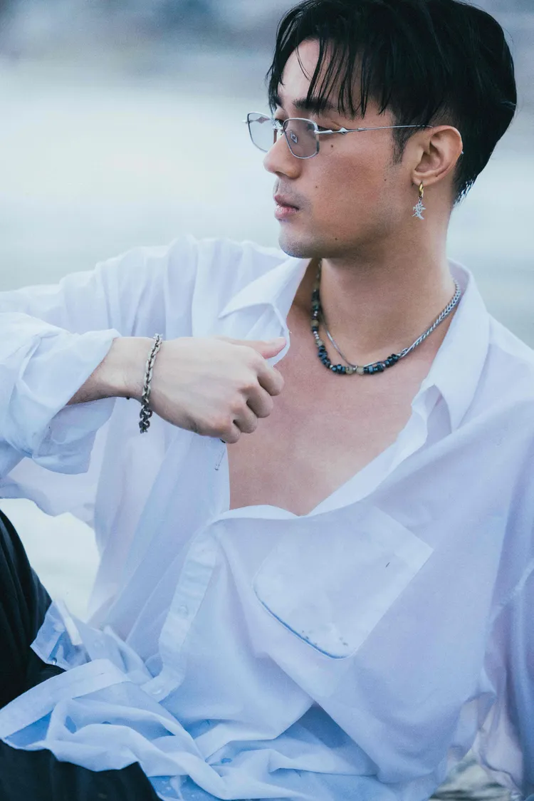 博文笑稱陰錯陽差成「寫真男星」。華納音樂提供