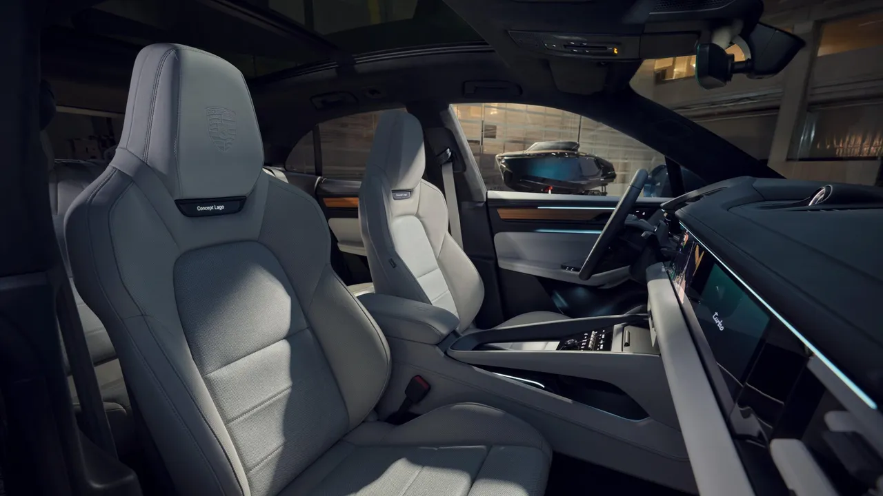 全新Macan Turbo Concept Lago概念車與運動遊艇在內裝設計上亦展現高度一致性。業者提供