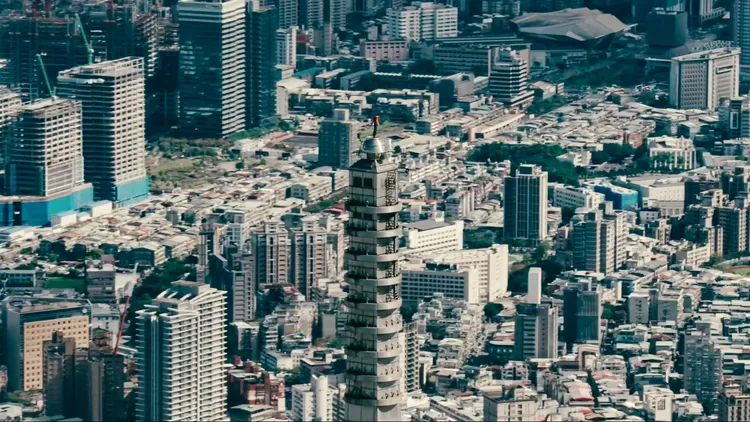 霍諾德花了91分鐘就爬上台北101大樓最頂端。Netflix提供