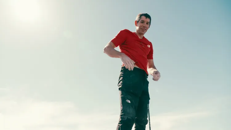 霍諾德成功徒手攀上台北101大樓最頂端。Netflix提供