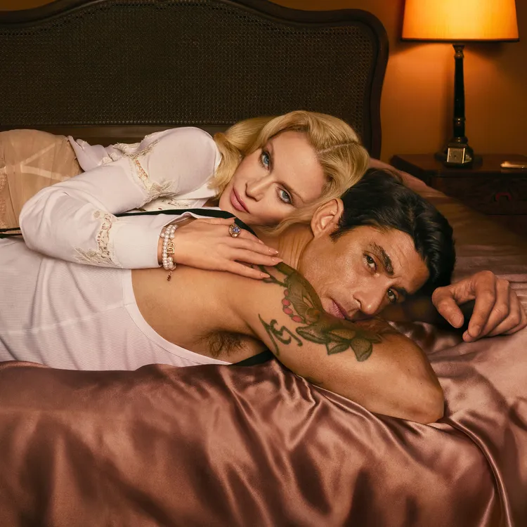 瑪丹娜與Alberto Guerra的互動充滿曖昧張力。品牌提供