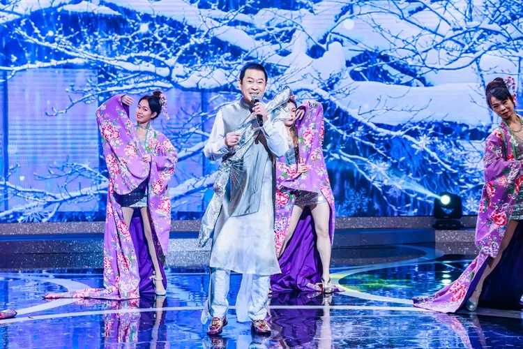 蔡小虎破例搬出海外演唱會華服。中視提供