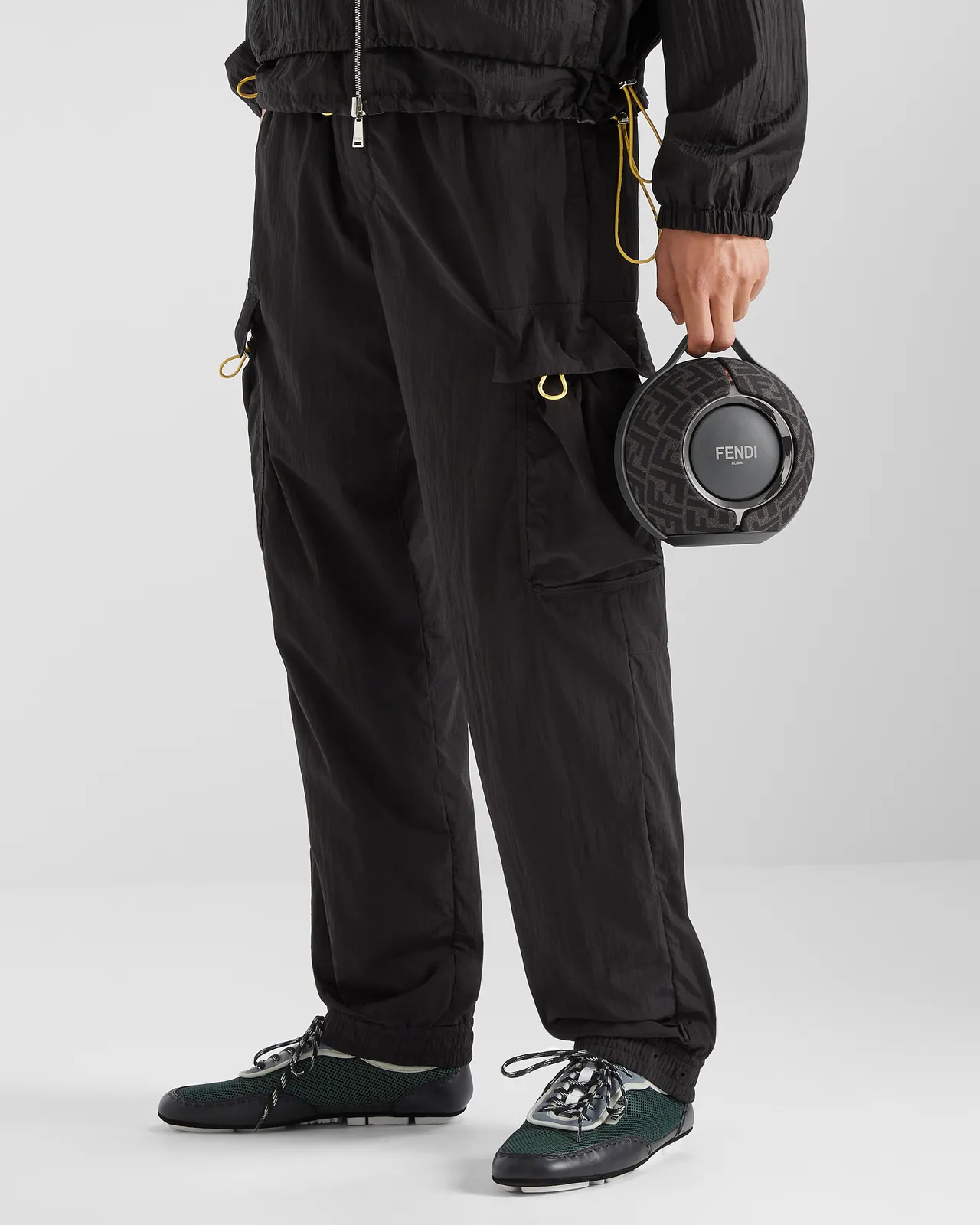 FENDI x DEVIALET Mania黑灰款隨身音響。品牌提供