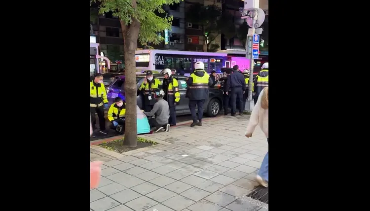 多名警力到場引發關注。翻攝自tsengmeiwen