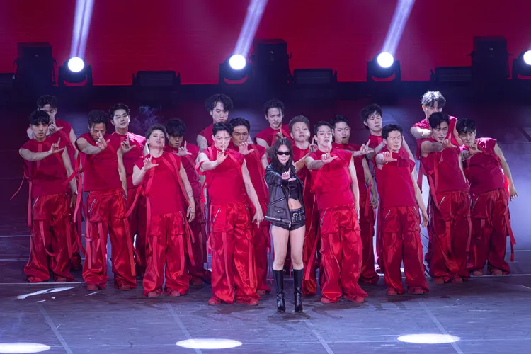 Jennie帶了50名舞者來台參加金唱片。讀者提供