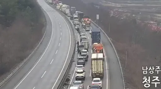 透早就4车祸！南韩公路离奇连环撞「30车毁4惨死」　疑这原因肇祸