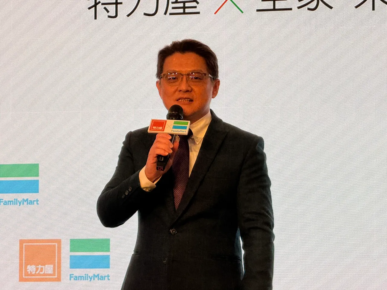 全家便利商店商品本部長李慶賢表示，全家就是你家，家的大小事，一輩子都是特力屋的事。陳揚盛攝