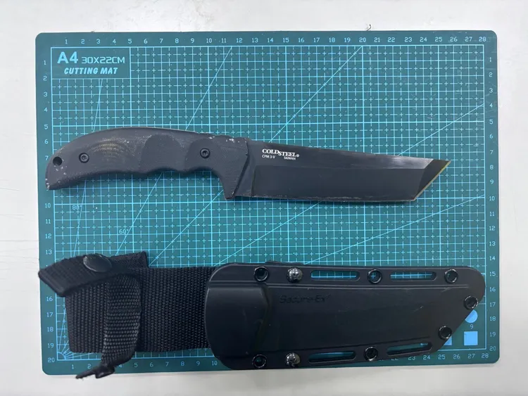 張男所使用的刀械。翻攝畫面