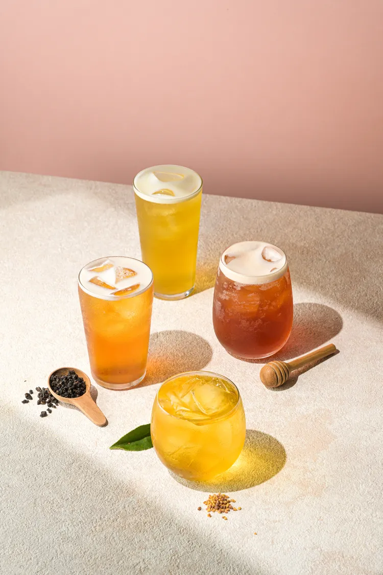 甜夏經典四款直萃茶台北店開幕首日1/22推出10元優惠。業者提供