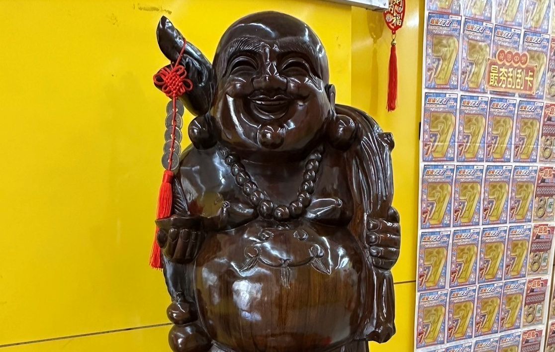 摸彌勒佛許願!越南移工爽中1200萬 新年刮刮樂首位頭獎