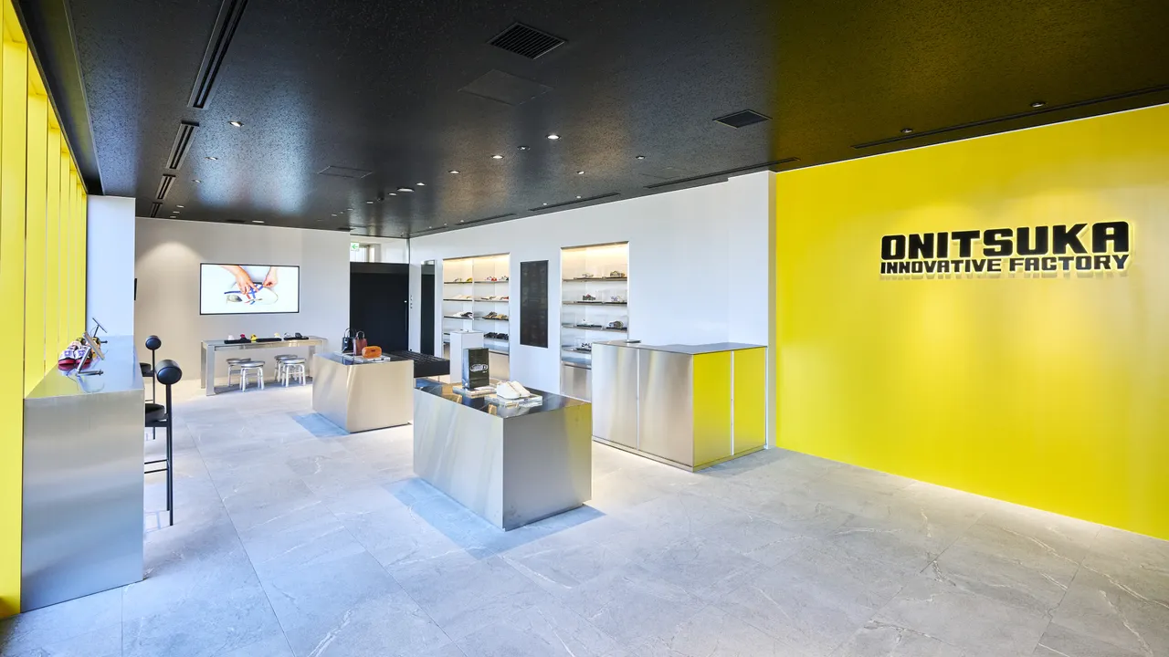 「鬼塚虎創新工廠」將材料科學、設計美學與終端生產垂直整合。品牌提供