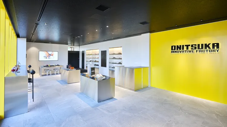 「鬼塚虎創新工廠」將材料科學、設計美學與終端生產垂直整合。品牌提供