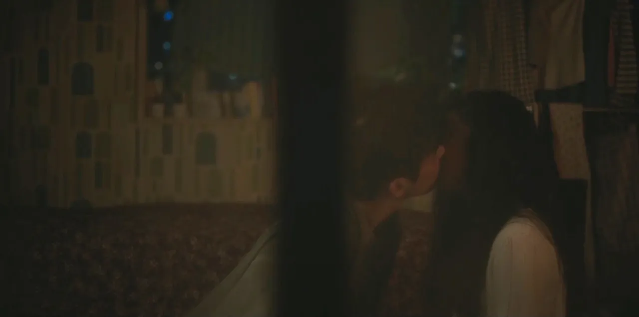 李施優（左）劇中聽到多賢相自己告白，情不自禁親上去。翻攝Hami Video