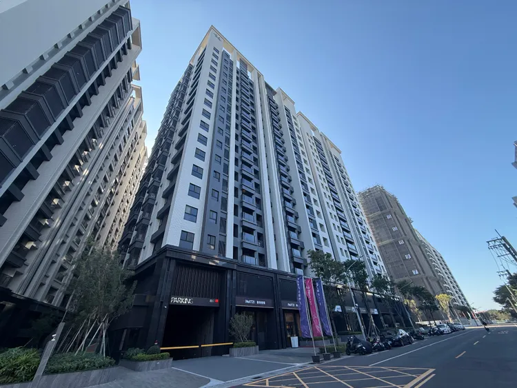 左營「華友聯NeXT21」，近期加碼推出「挺市民輕鬆成家方案」，祭出3字頭房價搭配訂簽8%優付方案，在區段屬優惠個案。葉家銘攝