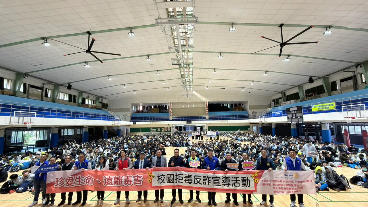 土城警前進校園反詐毒宣導。翻攝畫面