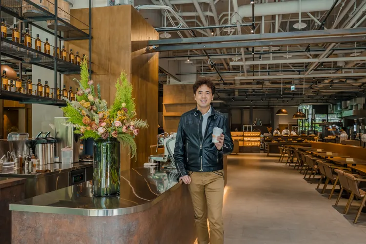 路易莎董座黃銘打造集團第8個品牌「白霧時光」。路易莎提供