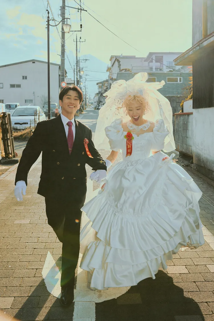 Lulu造型撞衫媽媽當年嫁衣。天地合娛樂提供