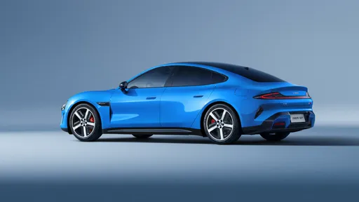 小米电动车销量让雷军发豪语　「特斯拉确实强但并非不可战胜」