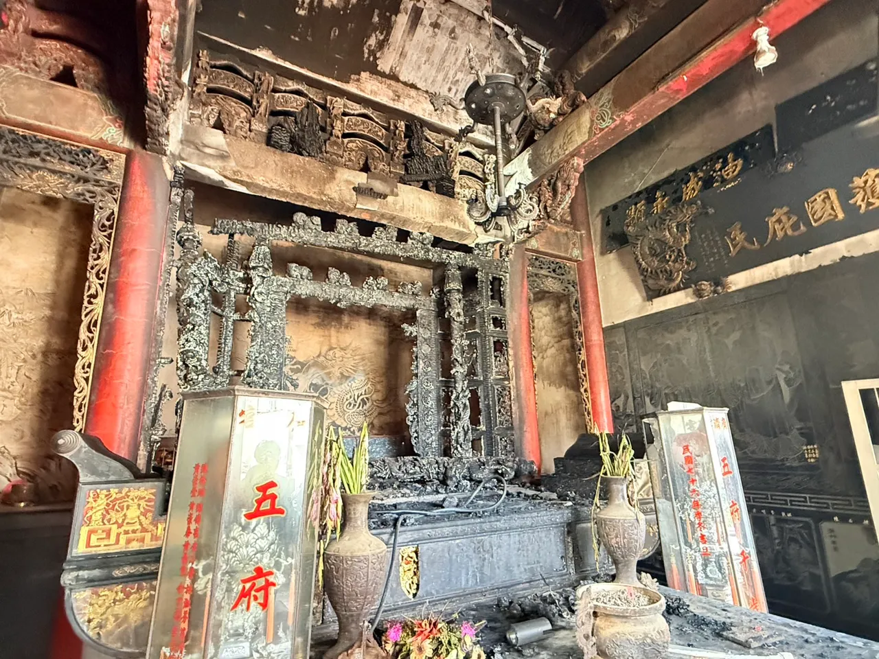 台南盐水广济宫去年1月底大火，庙方损失逾500万元，连神轿也受损。庄曜聪摄