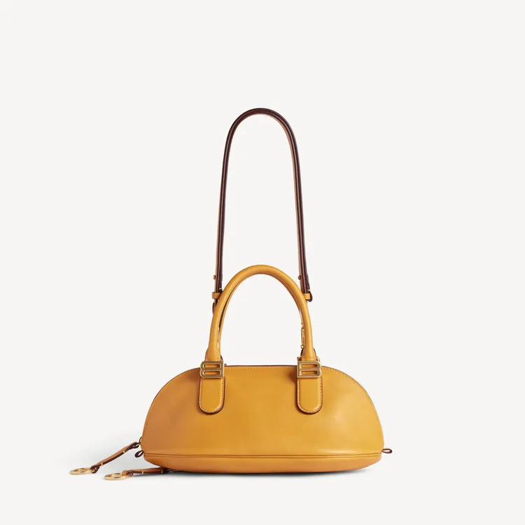 BALENCIAGA Bolero包款中型12萬5100元、mini款10萬1650元。品牌提供