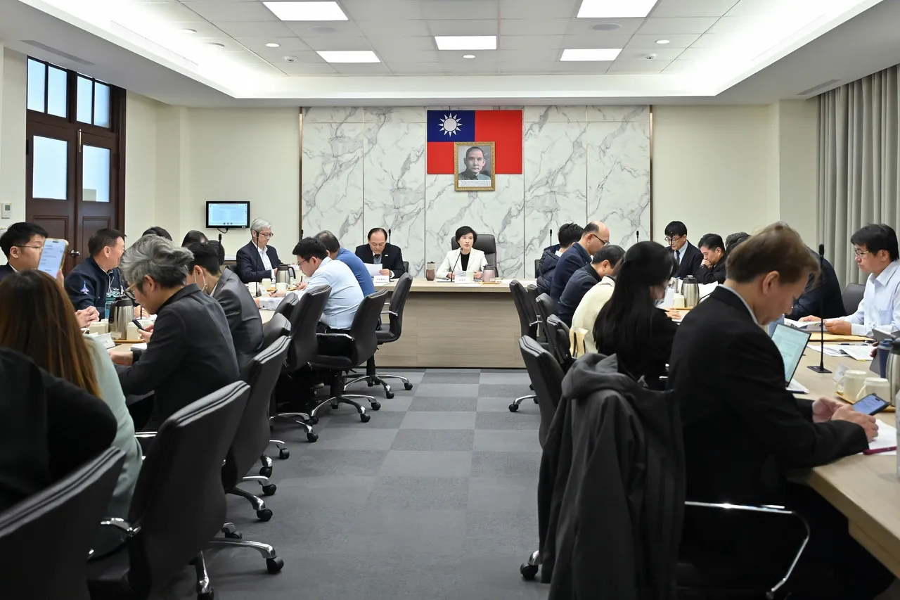 鄭麗君主持「無人載具產業發展及管理機制」專案會議。行政院提供