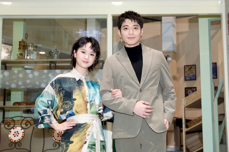 侯彥西（右）戲外不急著結婚生子。攝影中心攝