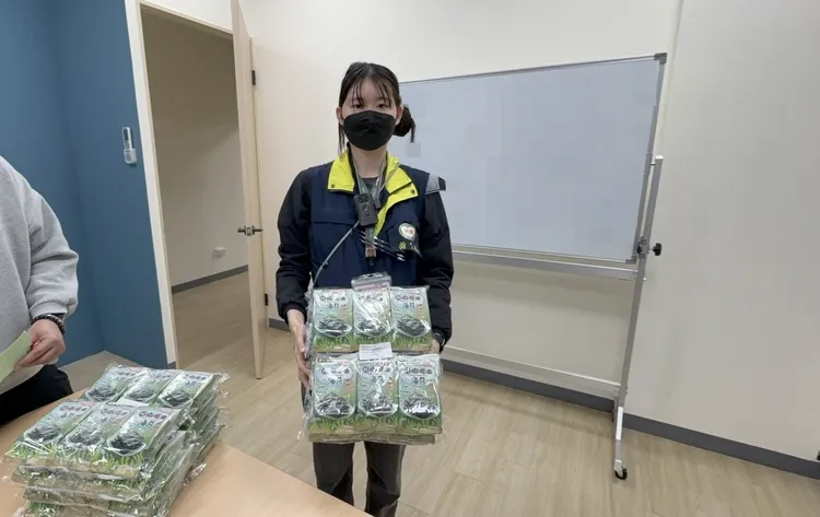 抽驗。桃園市衛生局提供