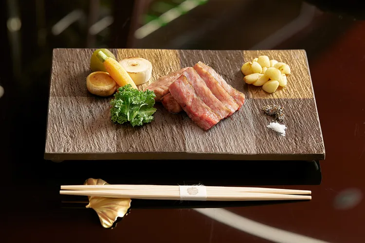 HAYASE日本料理福井若狹牛御饗套餐的福井肋眼牛排。JR東日本大飯店台北提供