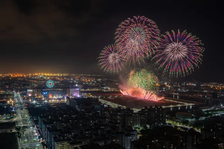 高雄跨年煙火璀璨星光。年代提供
