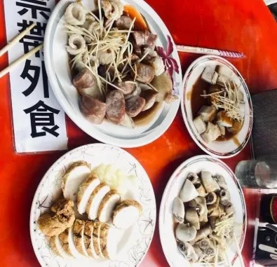 民眾點了4盤黑白切，當下要價800元，如今店家重算為550元。翻攝自GOOGLE評論