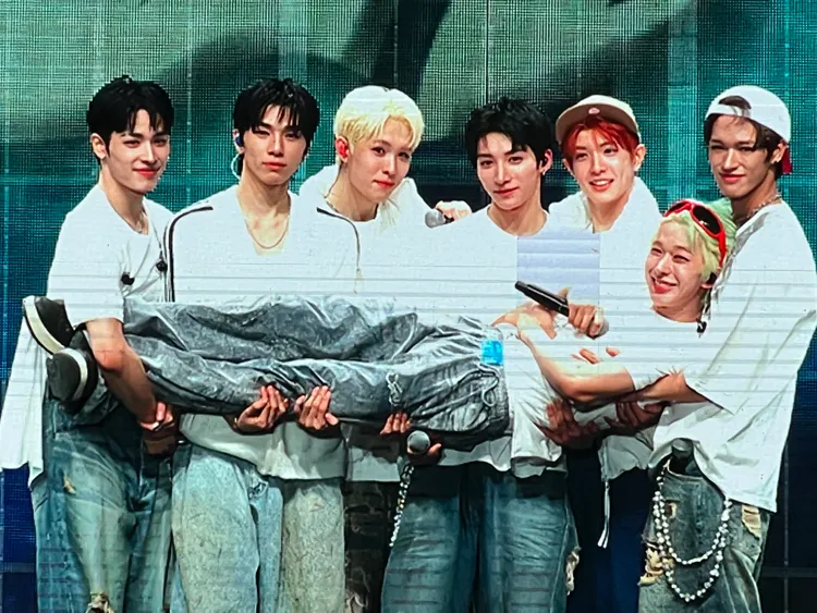 TOMOYA被隊友抱起來講感言。讀者提供