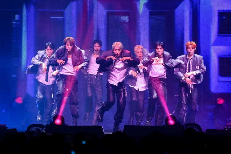 NEXZ由HARU（左起）、SEITA、YU、隊長TOMOYA、HYUI、蘇建、YUKI組成。讀者提供