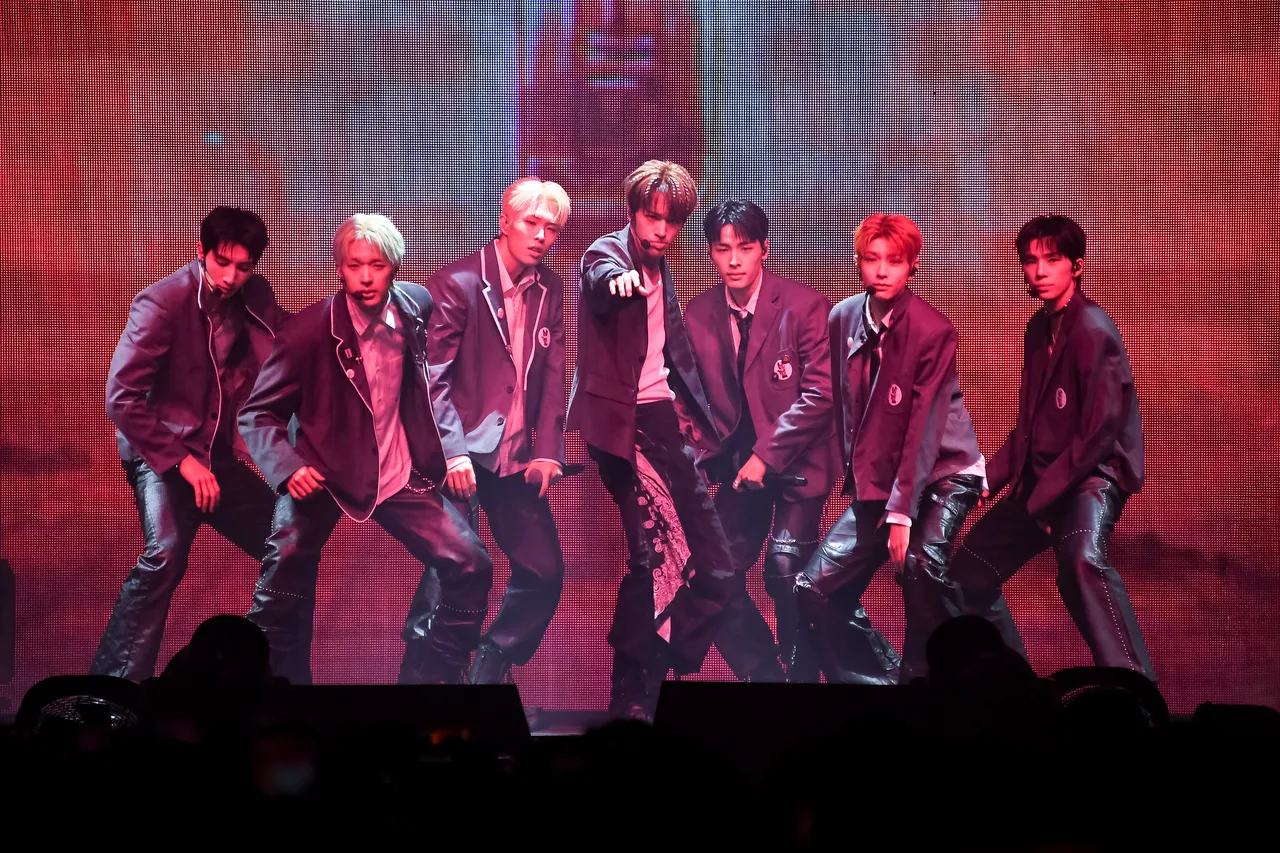 NEXZ宝岛大秀后空翻嗑鸡排珍奶备战！惊喜唱《永不失联的爱》