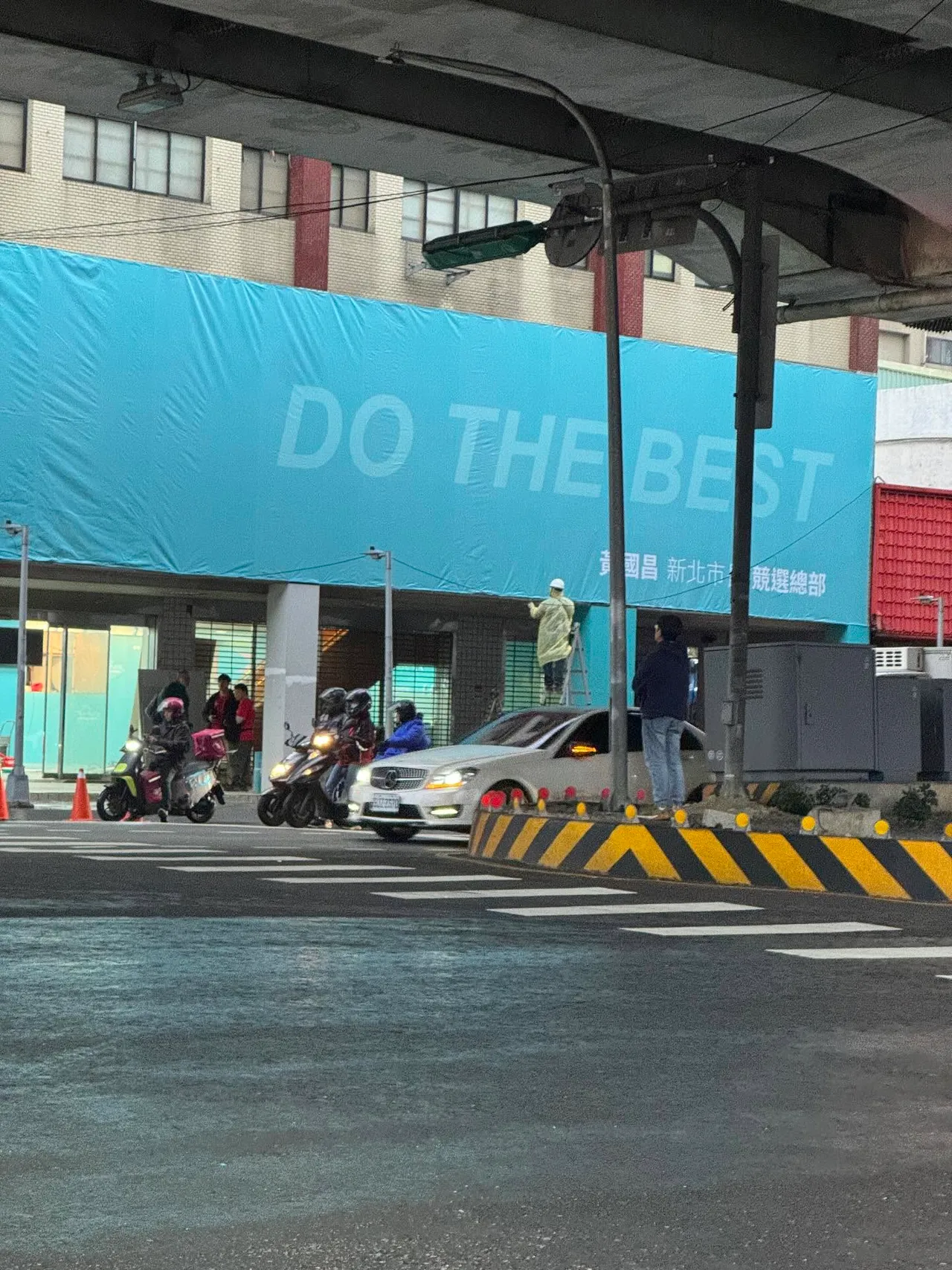 黃國昌新莊競總外布條。翻攝自threads_@yuanao0416