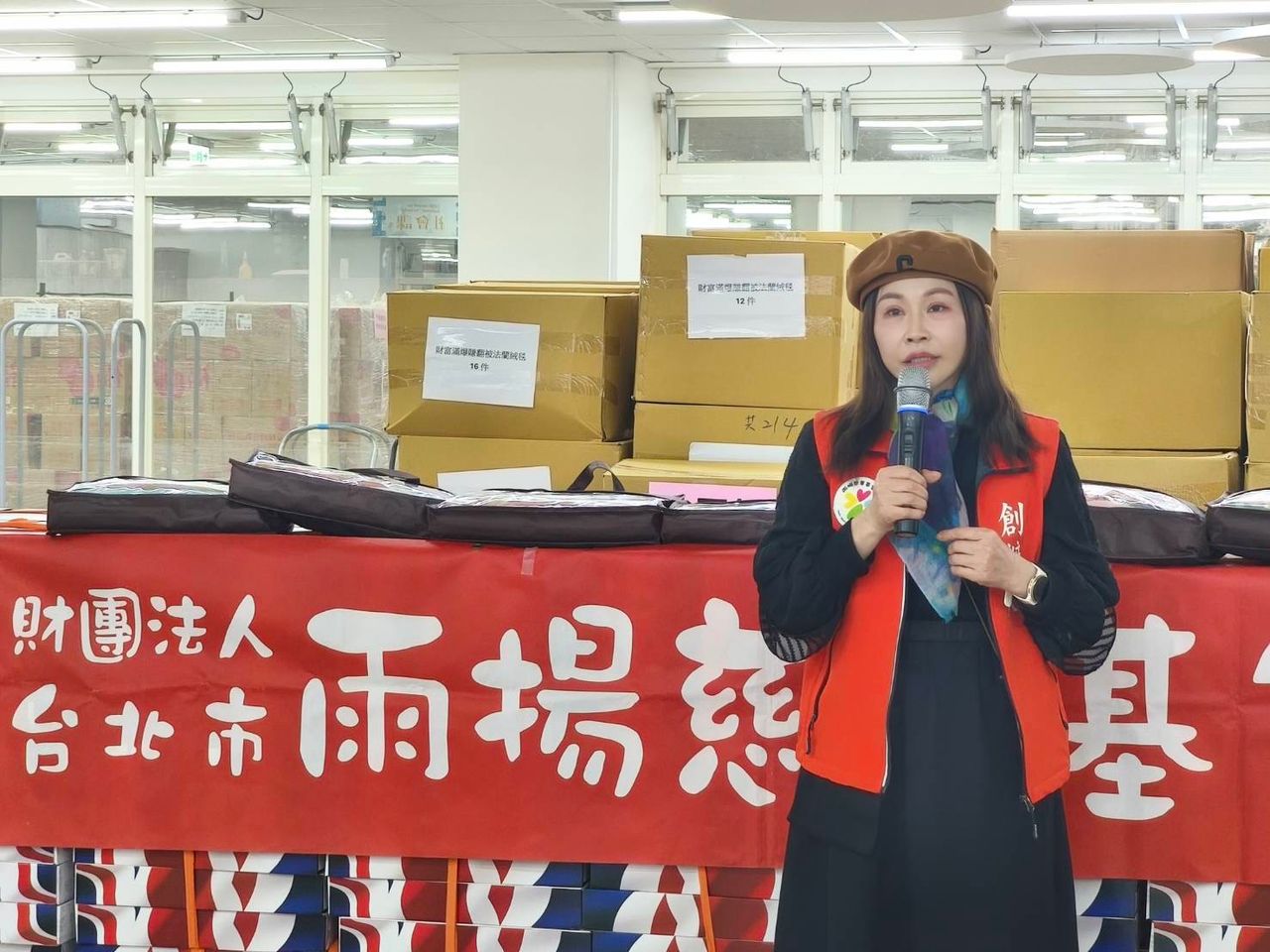 雨揚老師親赴花蓮光復災區 「寒冬送暖」贈2800條毛毯