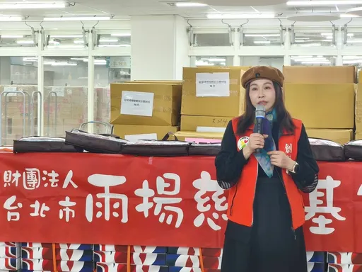 雨揚老師親赴花蓮光復災區　「寒冬送暖」贈2800條毛毯